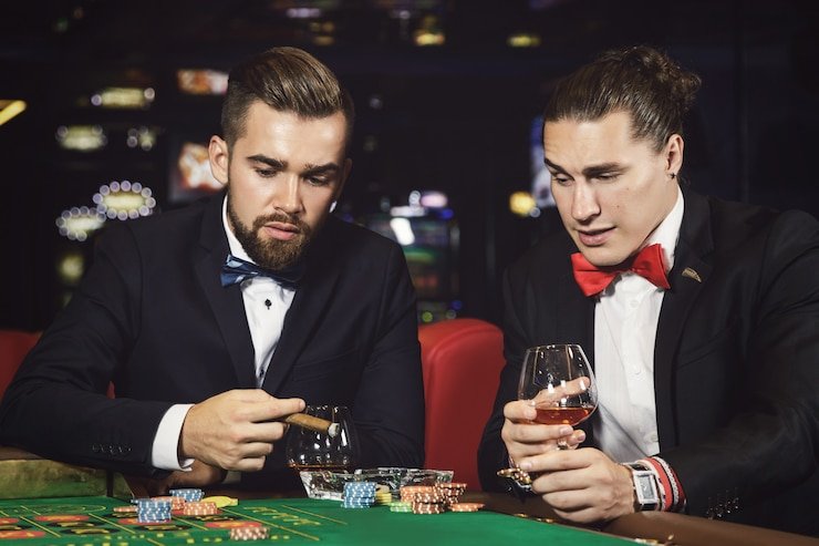 Tampilan aplikasi mobile tokojackpot menampilkan menu utama dengan pilihan slot, olahraga, dan kasino langsung